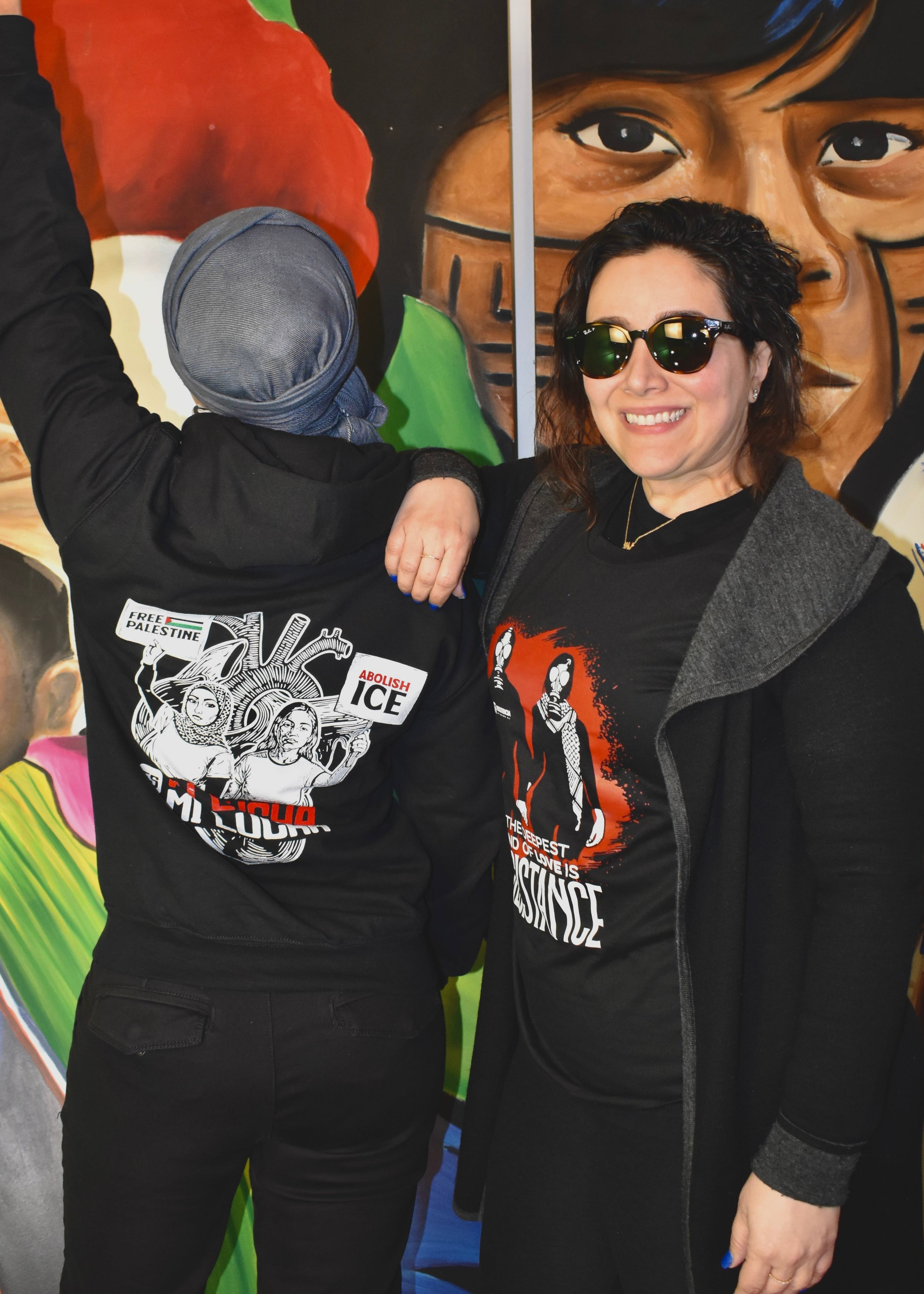 El tipo de amor más profundo es la resistencia - Camiseta