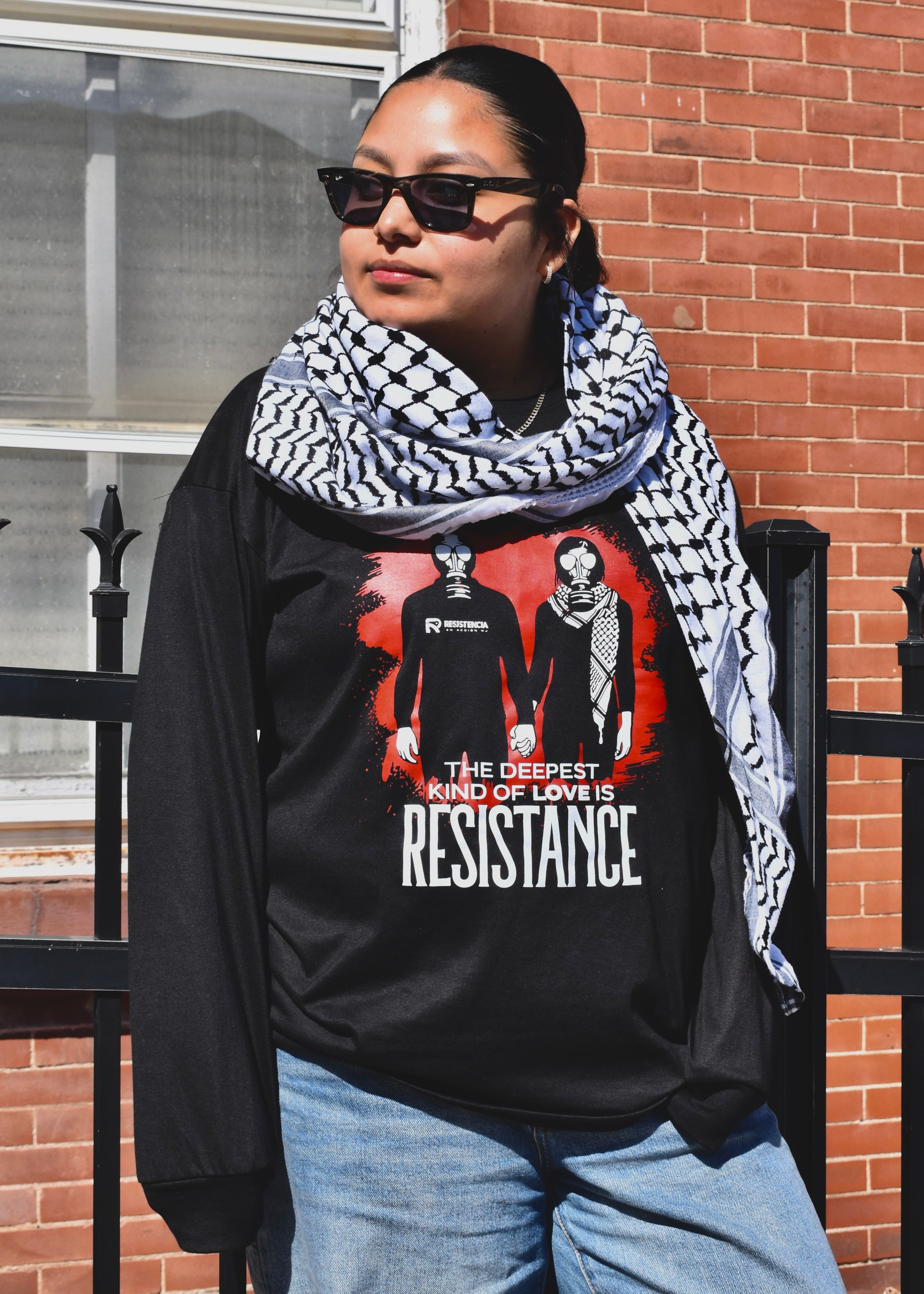 El tipo de amor más profundo es la resistencia - Camiseta