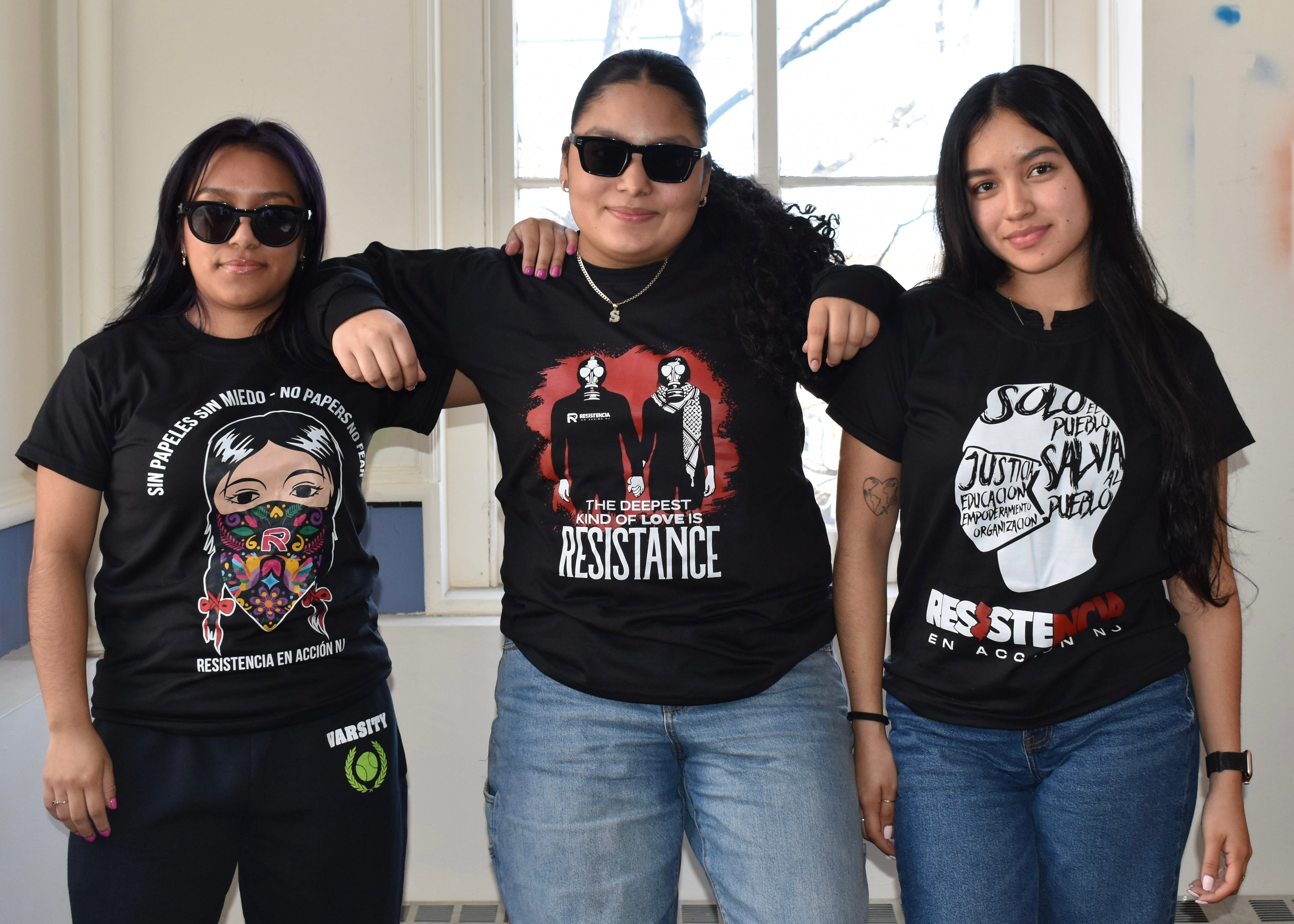 Solo El Pueblo Salva Al Pueblo - Shirt